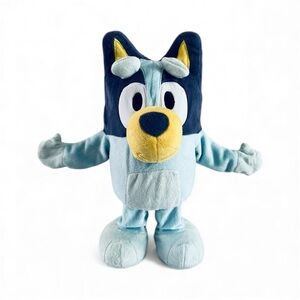 Bluey Dance And Play 14" Animated Plush Toy with Phrases and Songs